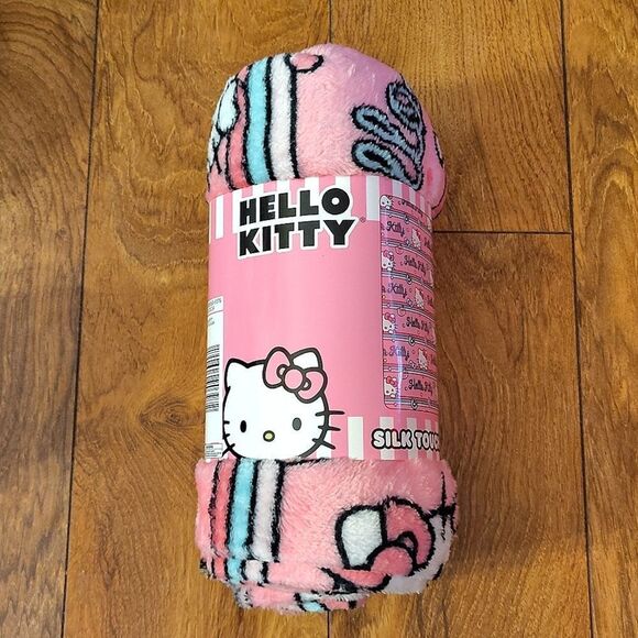 HELLO KITTY Pink Hello Kitty Printed Silk Touch 40"x50' Throw Blanket NWT - Picture 1 of 8